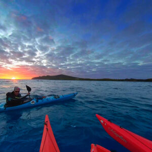 Amanecer en el Mar de Rapa Nui